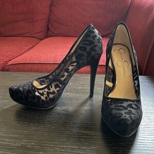 Black leopard print mesh platform pumps